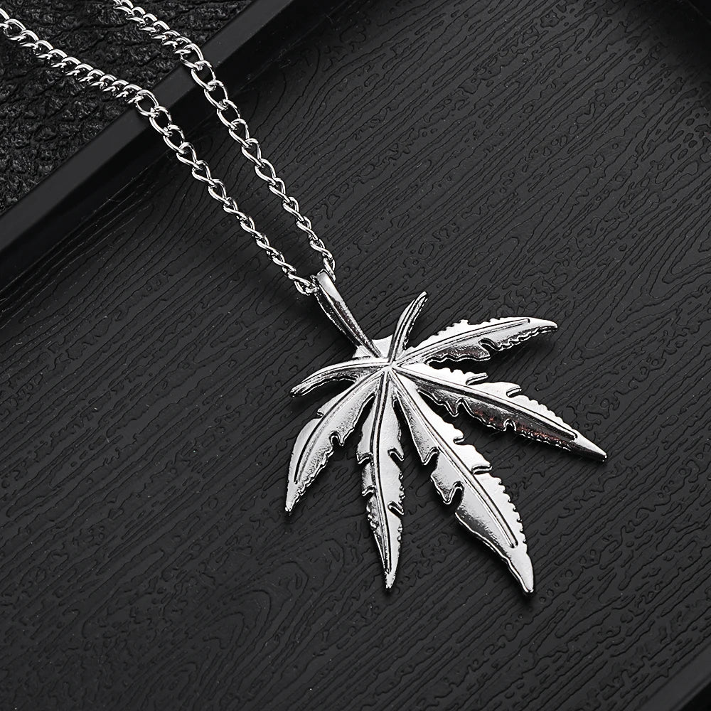 1Pcs Fashion Maple Leaf Necklace Titanium Steel Hemp Leaf Pendant Glittery Charm Chain Gift Jewelry Hip Hop Jewelry Accessories