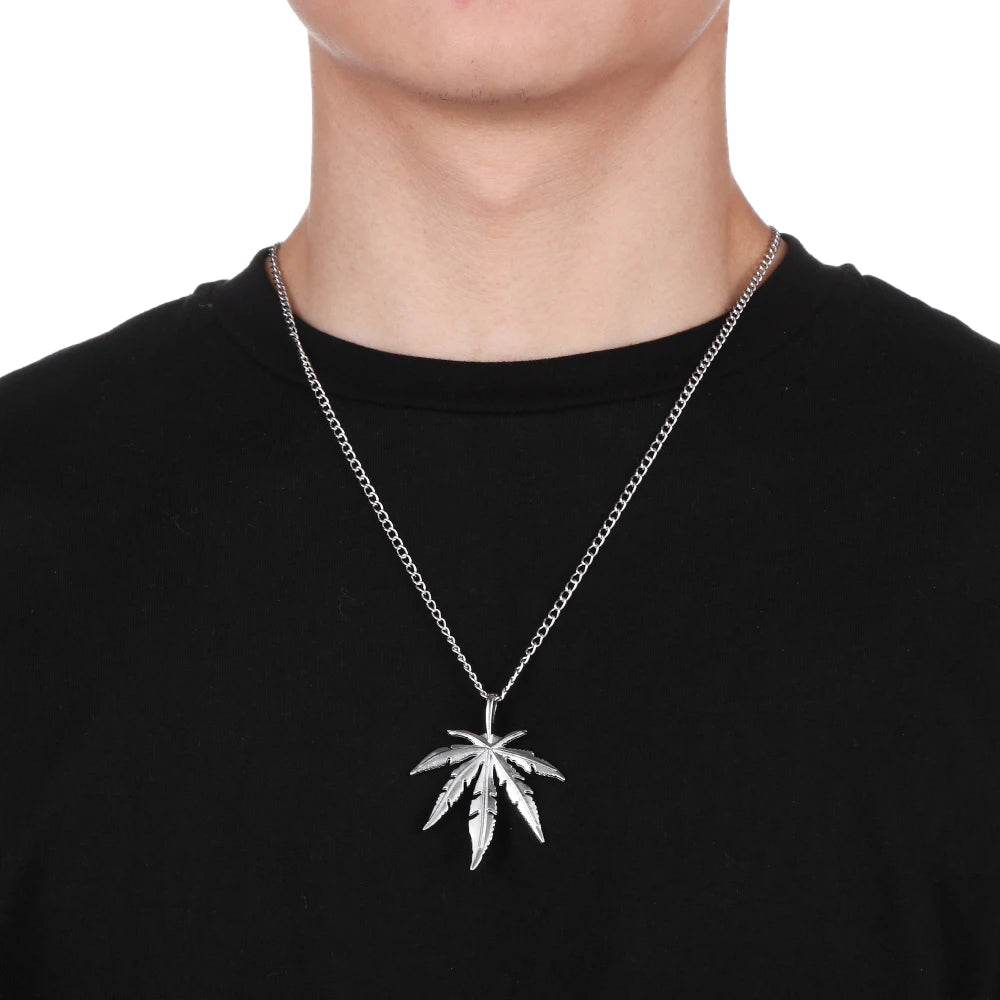 1Pcs Fashion Maple Leaf Necklace Titanium Steel Hemp Leaf Pendant Glittery Charm Chain Gift Jewelry Hip Hop Jewelry Accessories