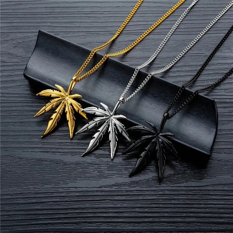 1Pcs Fashion Maple Leaf Necklace Titanium Steel Hemp Leaf Pendant Glittery Charm Chain Gift Jewelry Hip Hop Jewelry Accessories